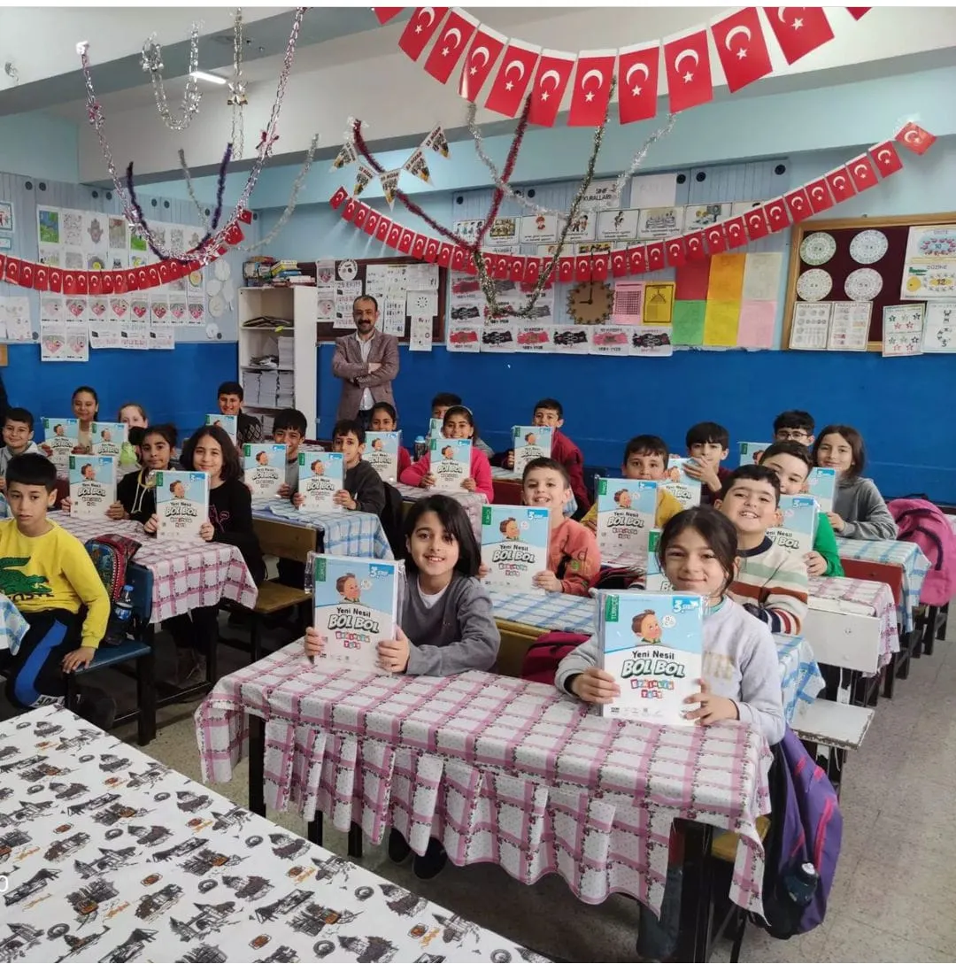 Harçlıklarını AFAD’a Bağışlayan Öğrencilere Kitap Desteği