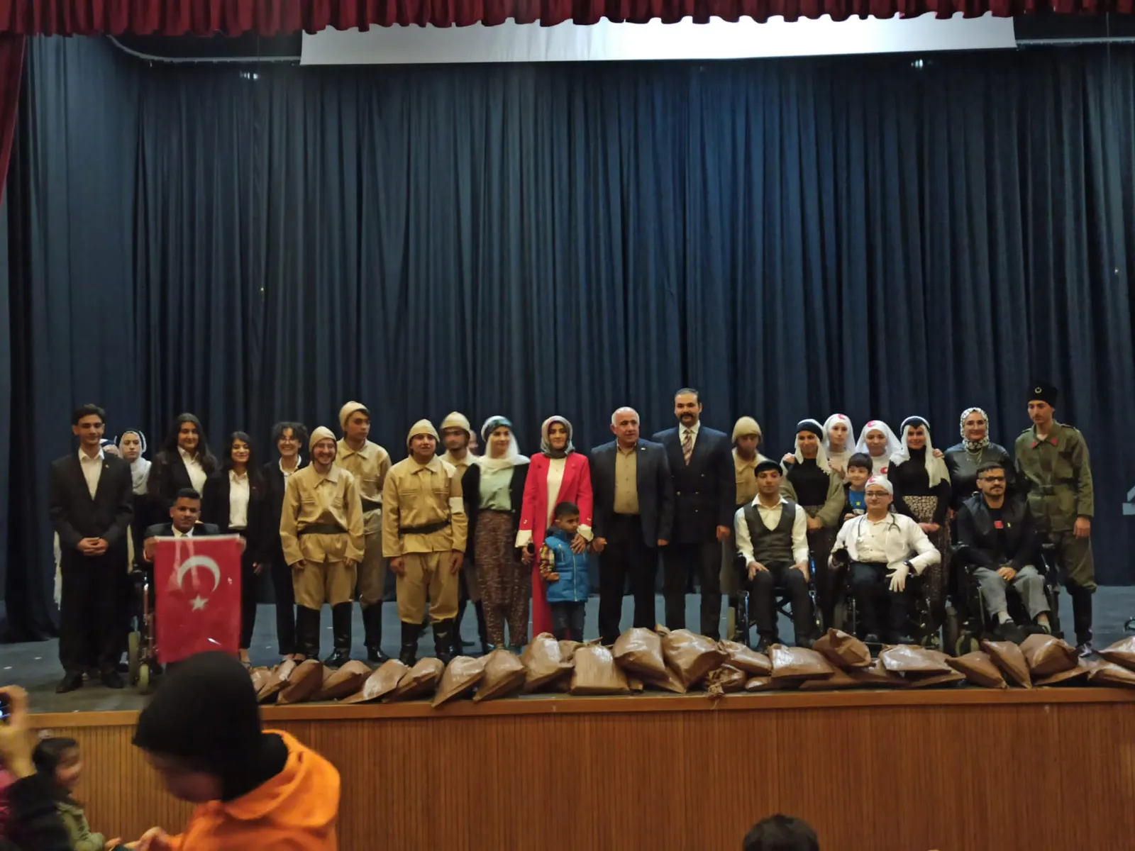 Siirt’te “Bir Destandır Çanakkale” Tiyatro Oyunu Sahnelendi