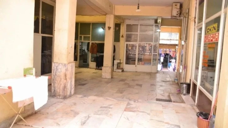 Siirt’in Gözde Çarşısı Şimdi Sinek Avlıyor