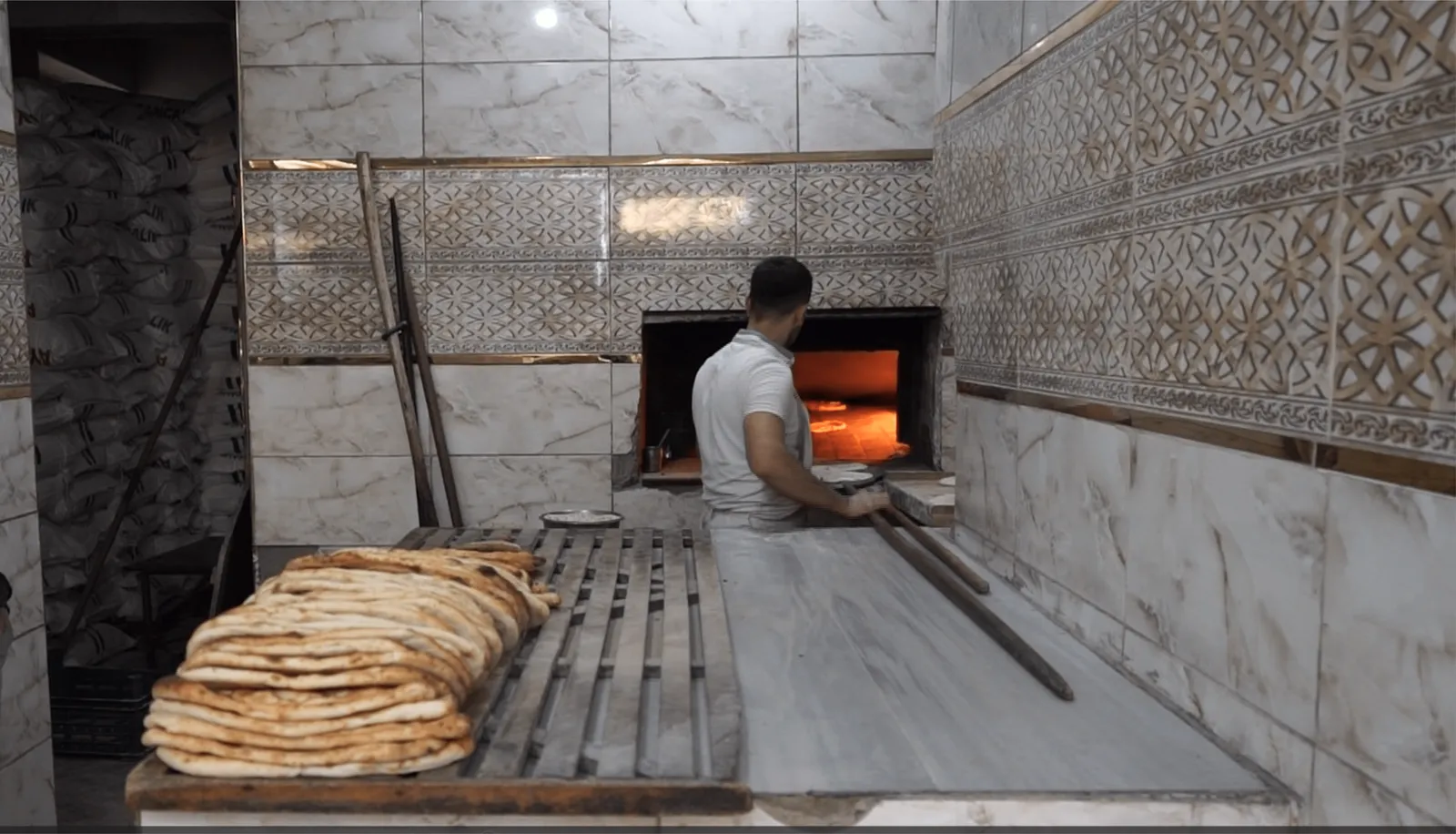 <strong>Siirt’te Pide Yerine Sade Ekmek Alınıyor</strong>