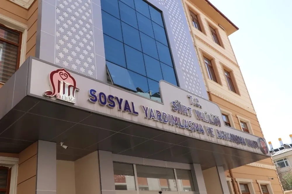 <strong>Siirt'te 2 Bin Aileye Alışveriş Kartı Dağıtıldı</strong>