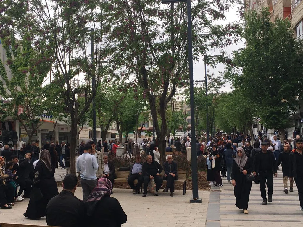 Siirt'te Depremden Sonra Vatandaşlar Sokağa Döküldü