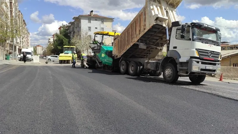 Siirt'in Bozuk Yollarına 40 Bin Ton sıcak Asfalt Kullanılacak