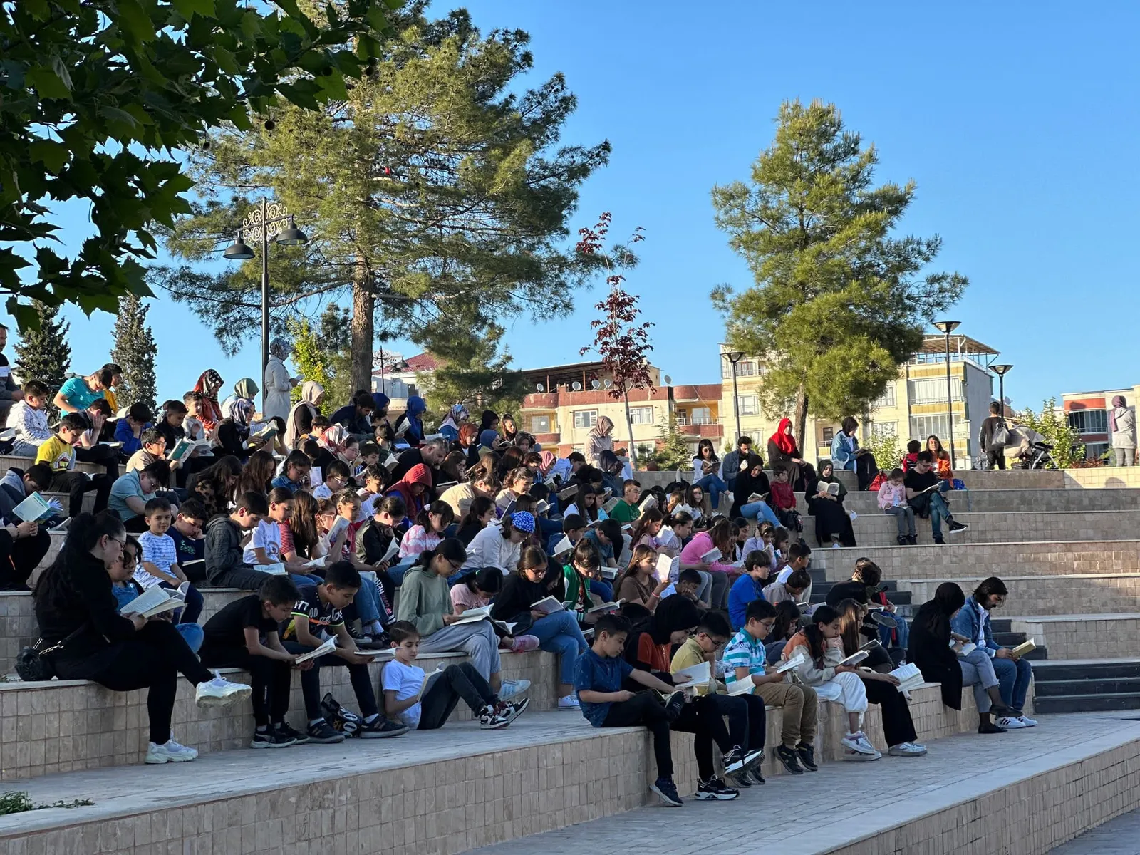 Siirt'te Açık Havada Kitap Okuma Etkinliği