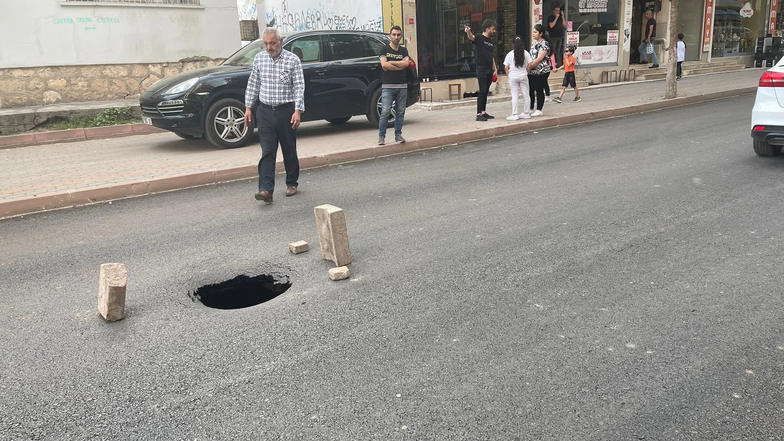 Dün Yapıldı Bugün Çöktü