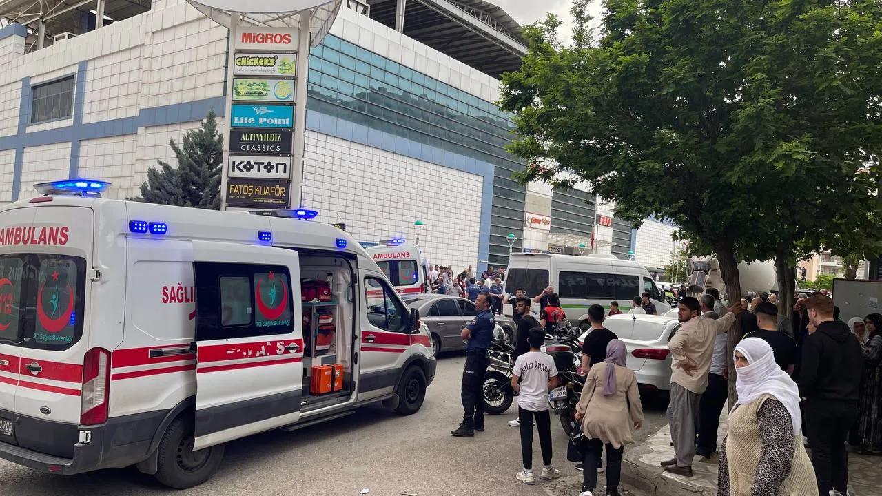 Siirt’te İki Grup Arasında Bıçaklı Kavga: 3 Yaralı