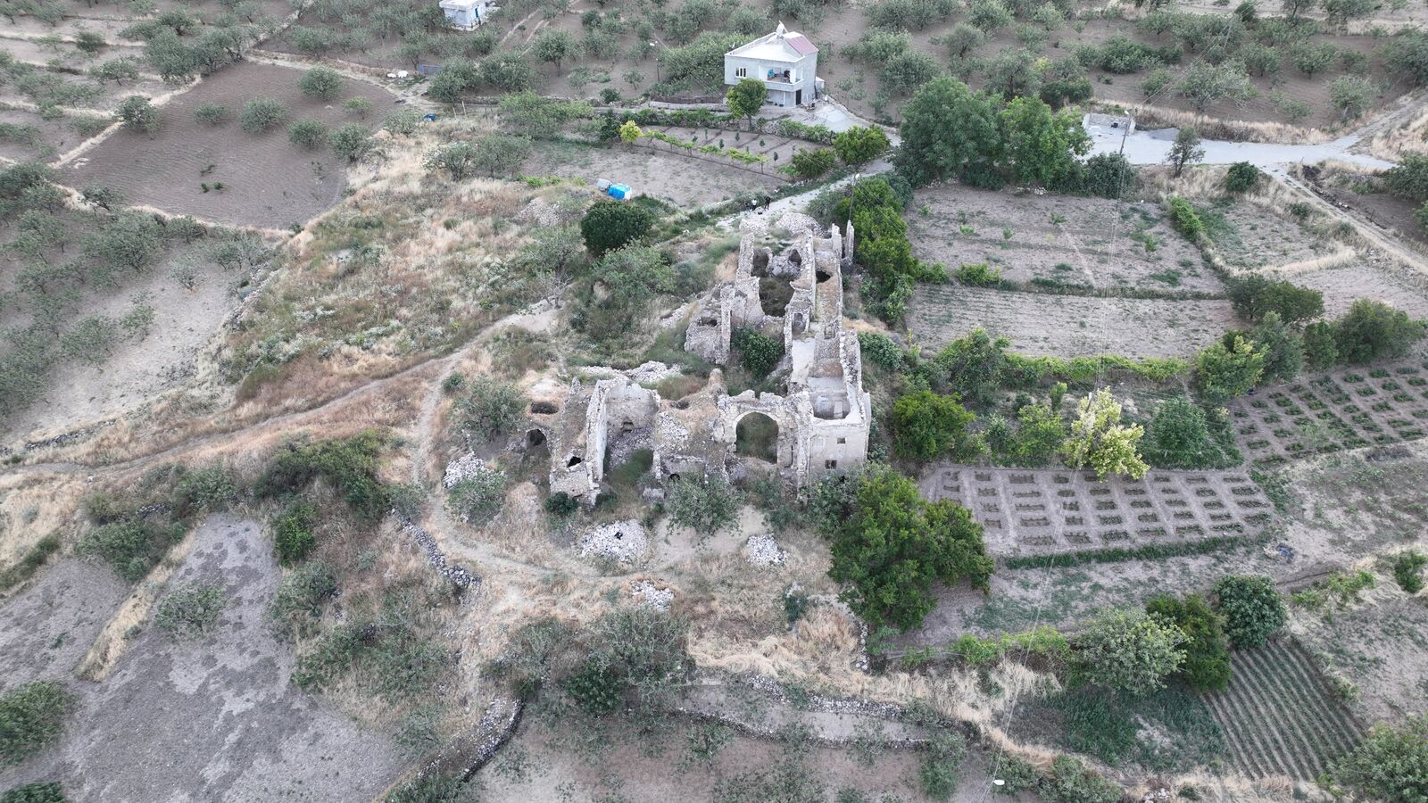 Deyr Mor Yakup Manastırı Harabe Halinde