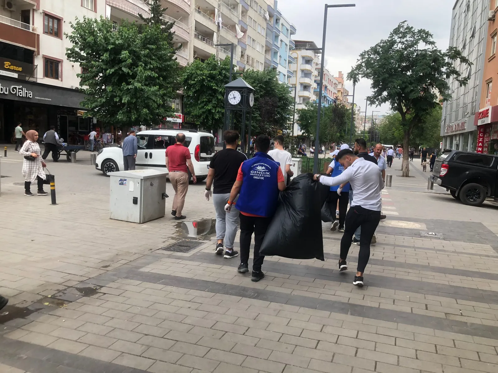 Gönüllüler Siirt’i Temizledi
