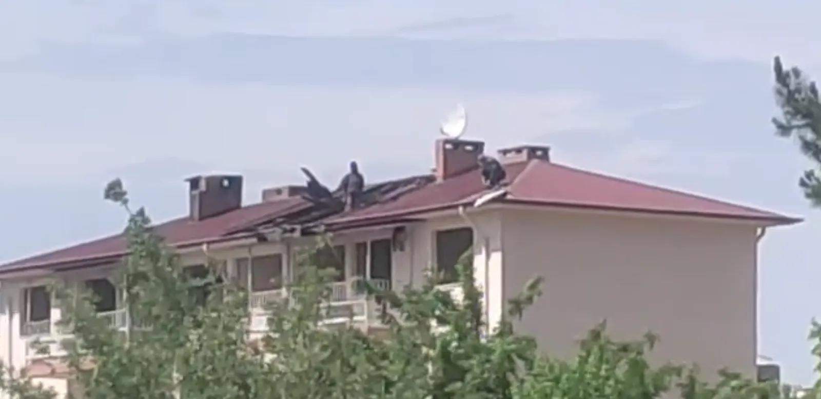 Siirt’te Tehlikeli Çatı Tadilatı