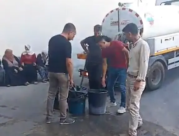 Cenaze Yıkamak İçin Kovalarla Su Taşındı