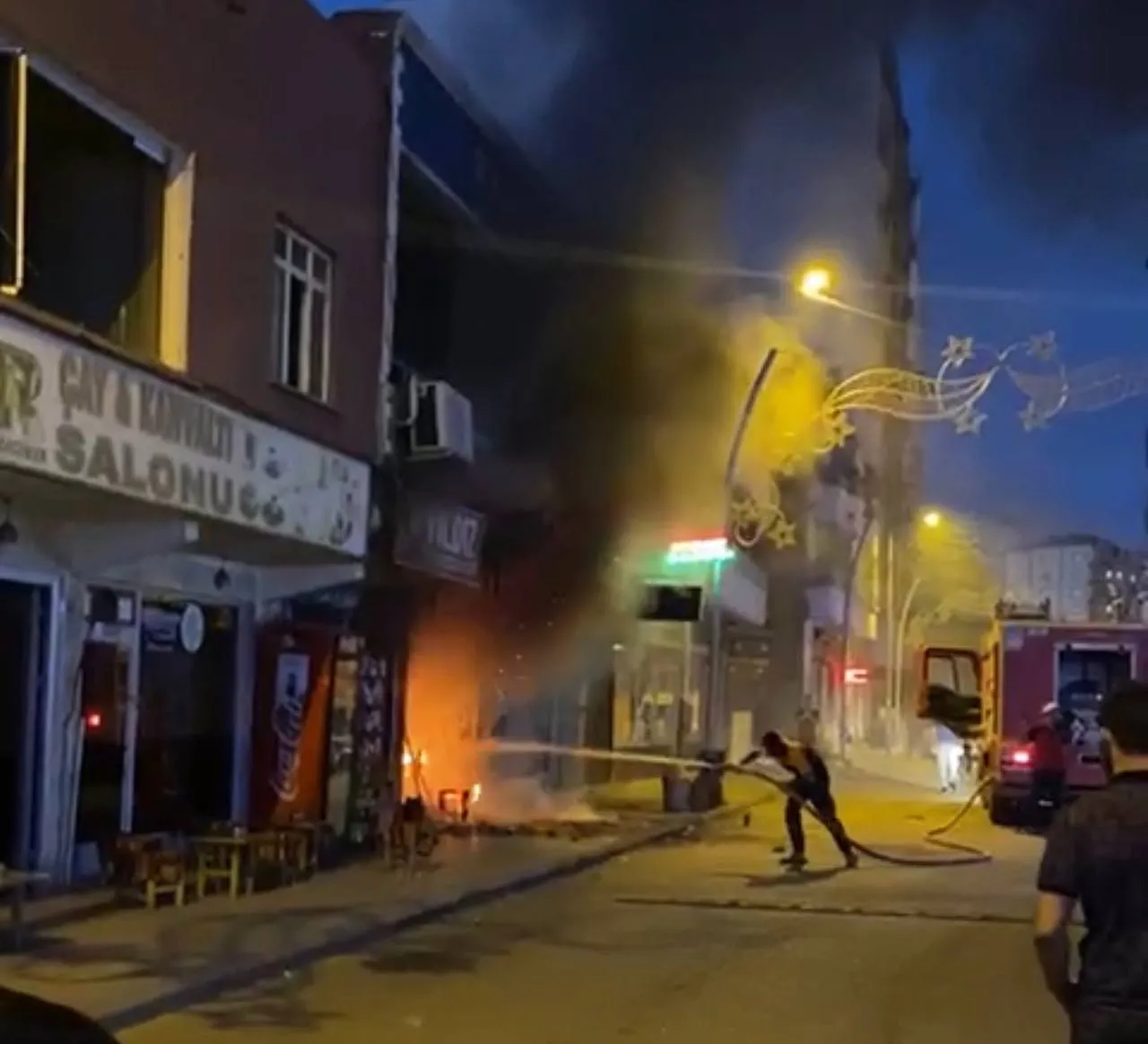 Kurtalan’da Kendi Dükkanını Benzin Döküp Yaktı