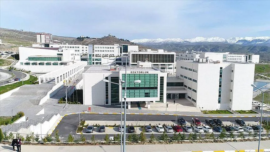 Kendini İki Fakülteye Dekan Atayan Rektör, Eşini De Yüksek Lisans Öğrencisi Yapmış
