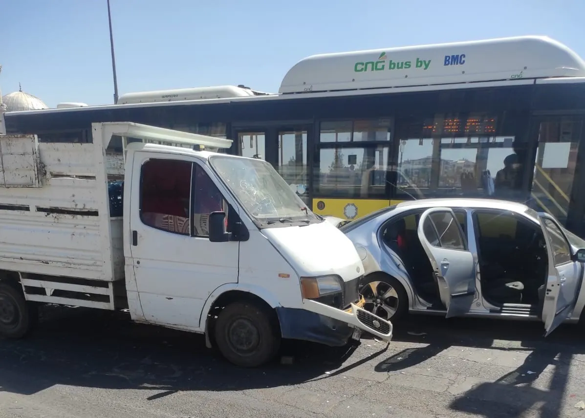 Sınava Giderken Kaza Yaptılar
