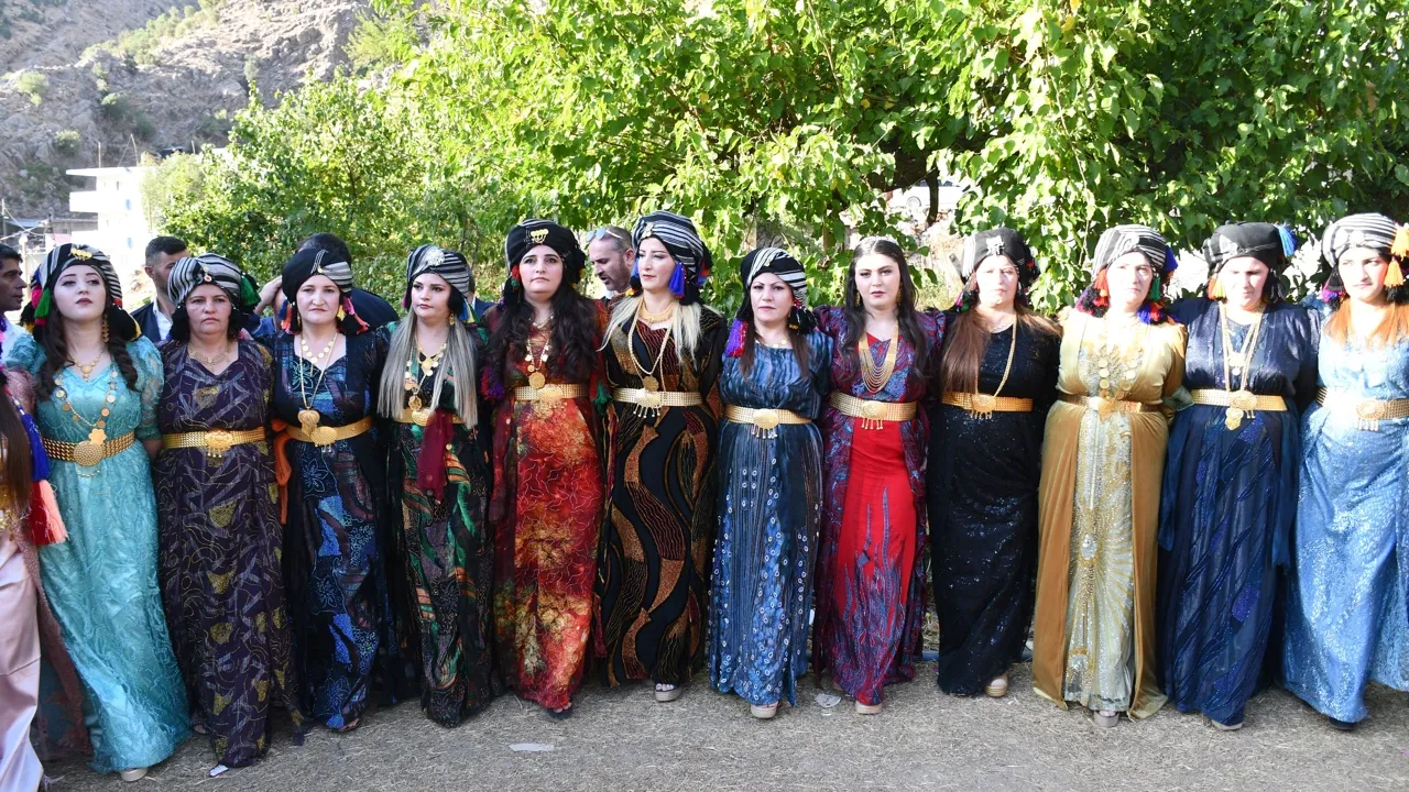 Düğünlerde Yöresel Kıyafet Giyme Zorunluluğu