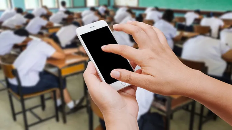 Öğretmenlere Telefon Yasağı