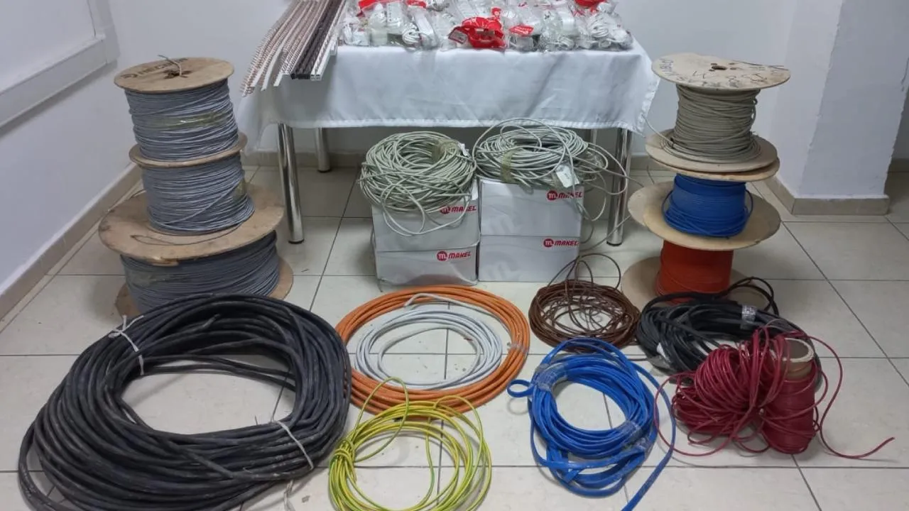 Mahallenin İnternet Kabloları Çalındı