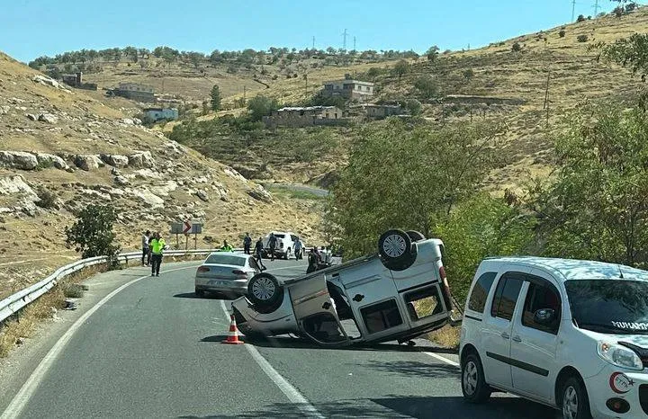 Siirt’te Virajı Alamayan Araç Takla Attı