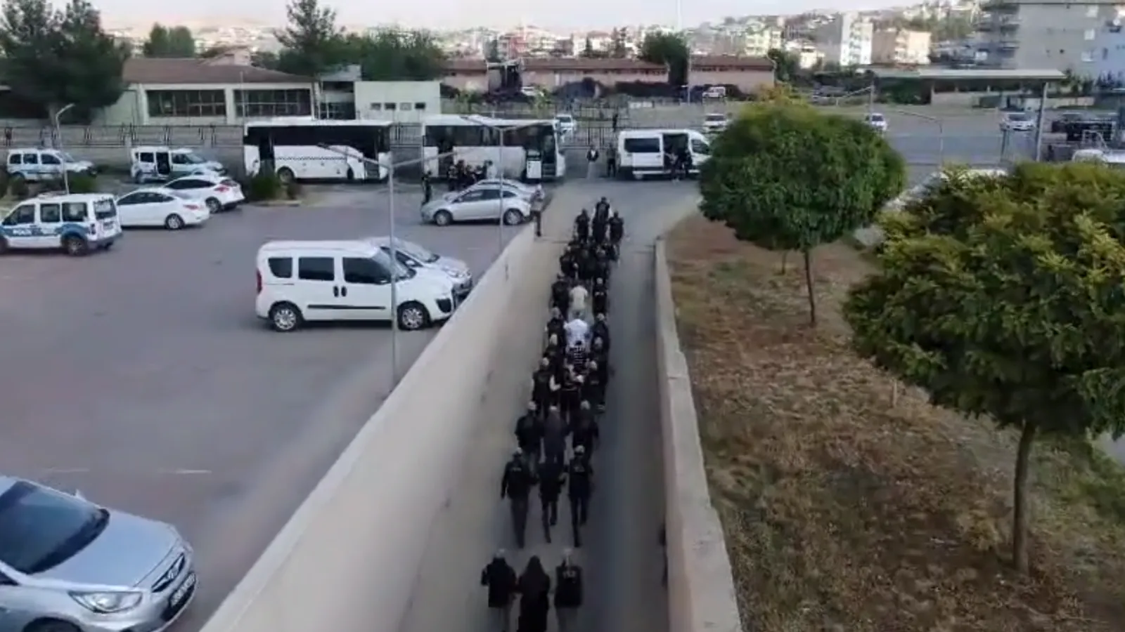 PKK/KCK Operasyonunda 13 Şüpheli Şahıs Tutuklandı