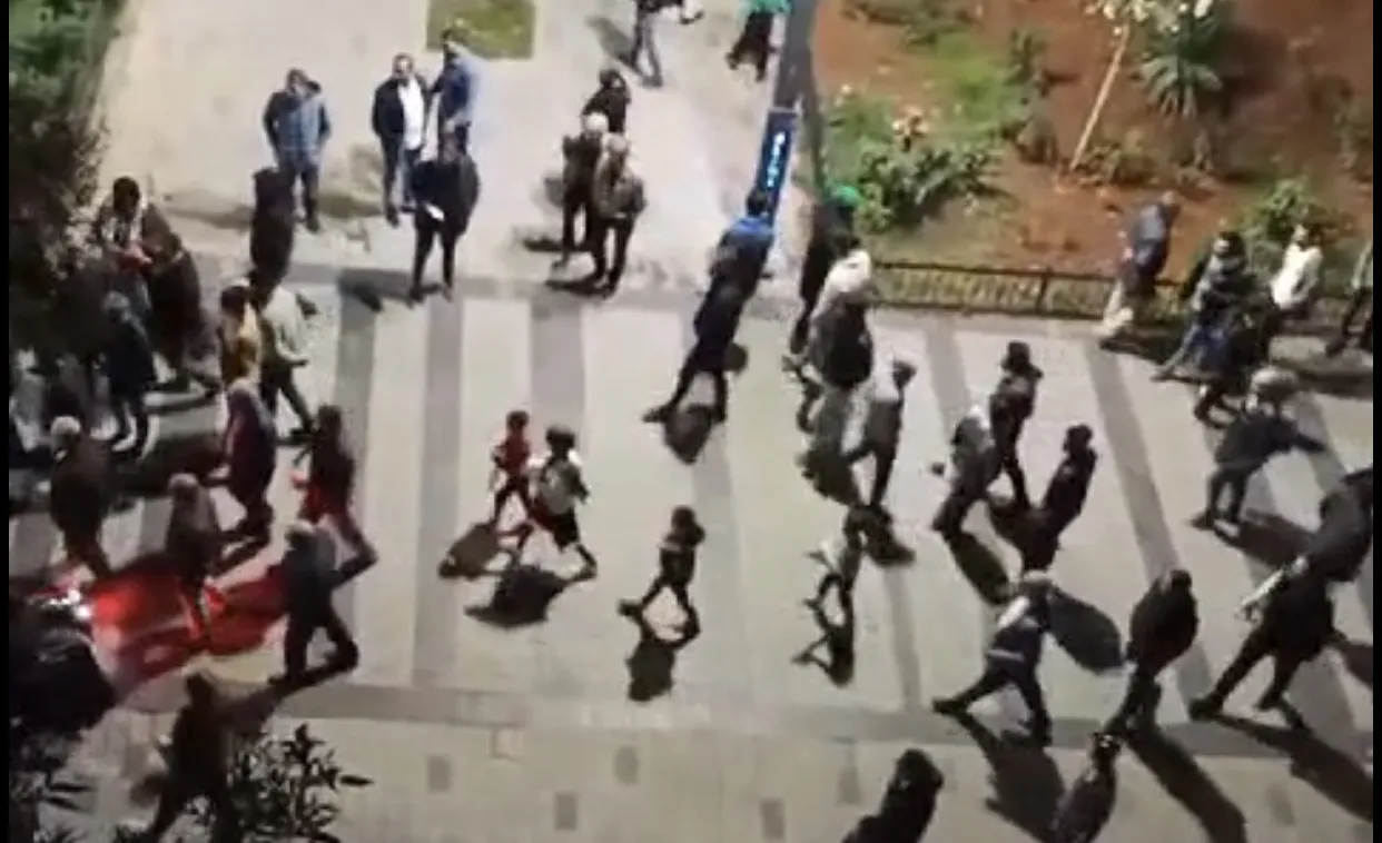 “Müslümanlar Bunu Hak Ediyor” Diyen Adama Linç Girişimi