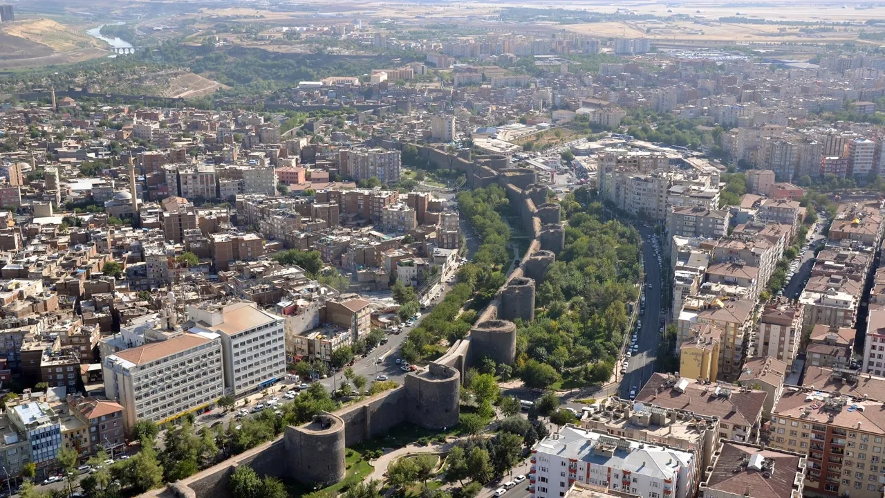 Diyarbakır’da Bir Günlük Yasak!