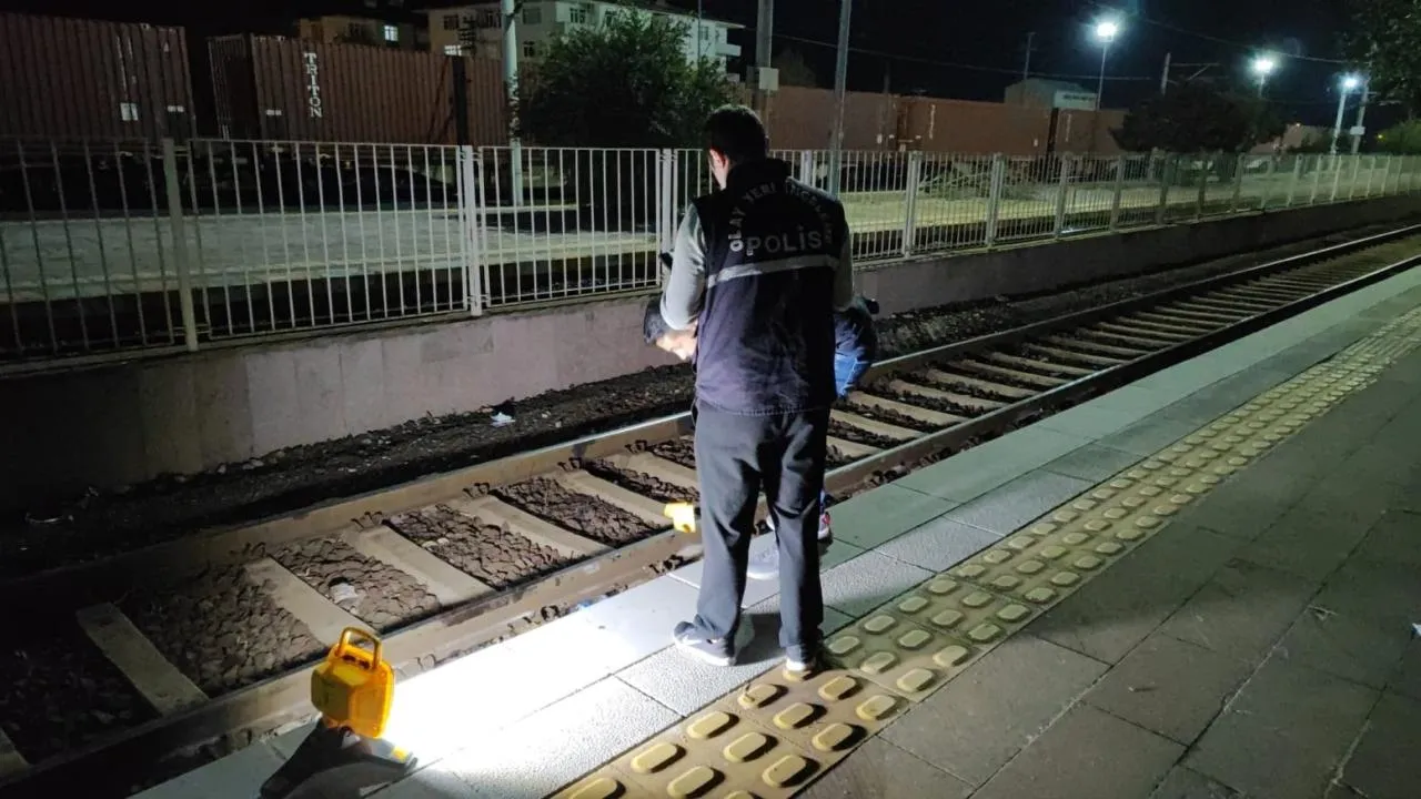 Kurtalanlı Vatandaş Tekirdağ'da Yolcu Treninin Altında Kaldı