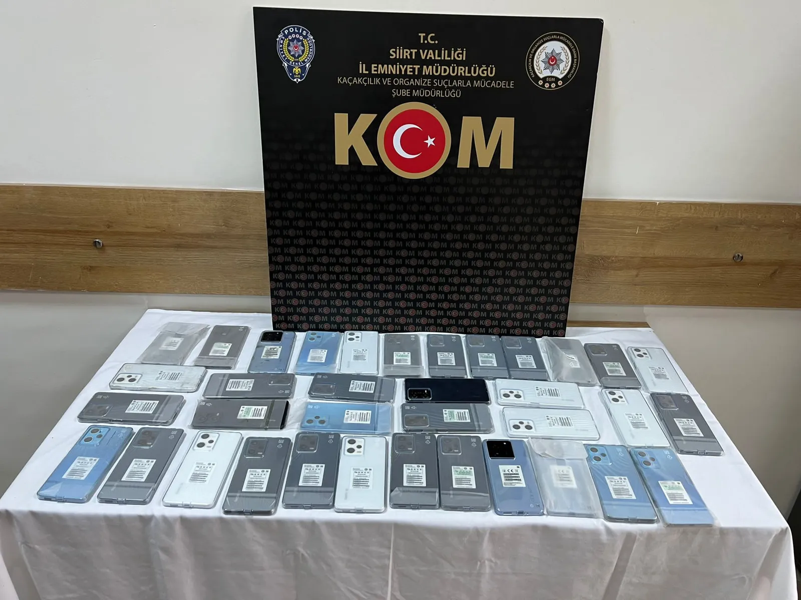 Siirt’te 36 Kaçak Telefonu Ele Geçirildi