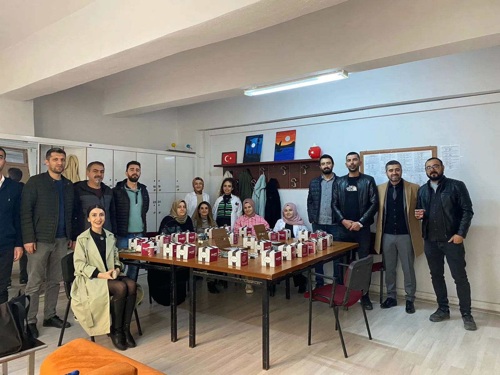 Öğretmenler Gününe Özel 1000 Adet Pasta Dağıtıldı