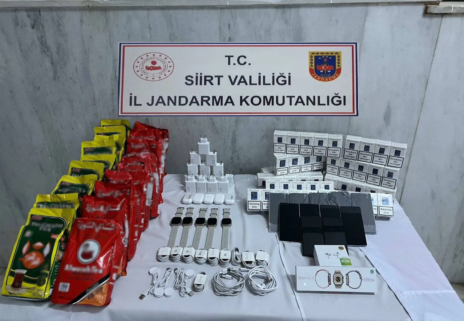 Siirt’te Kaçak Telefon ve Sigara Ele Geçirildi