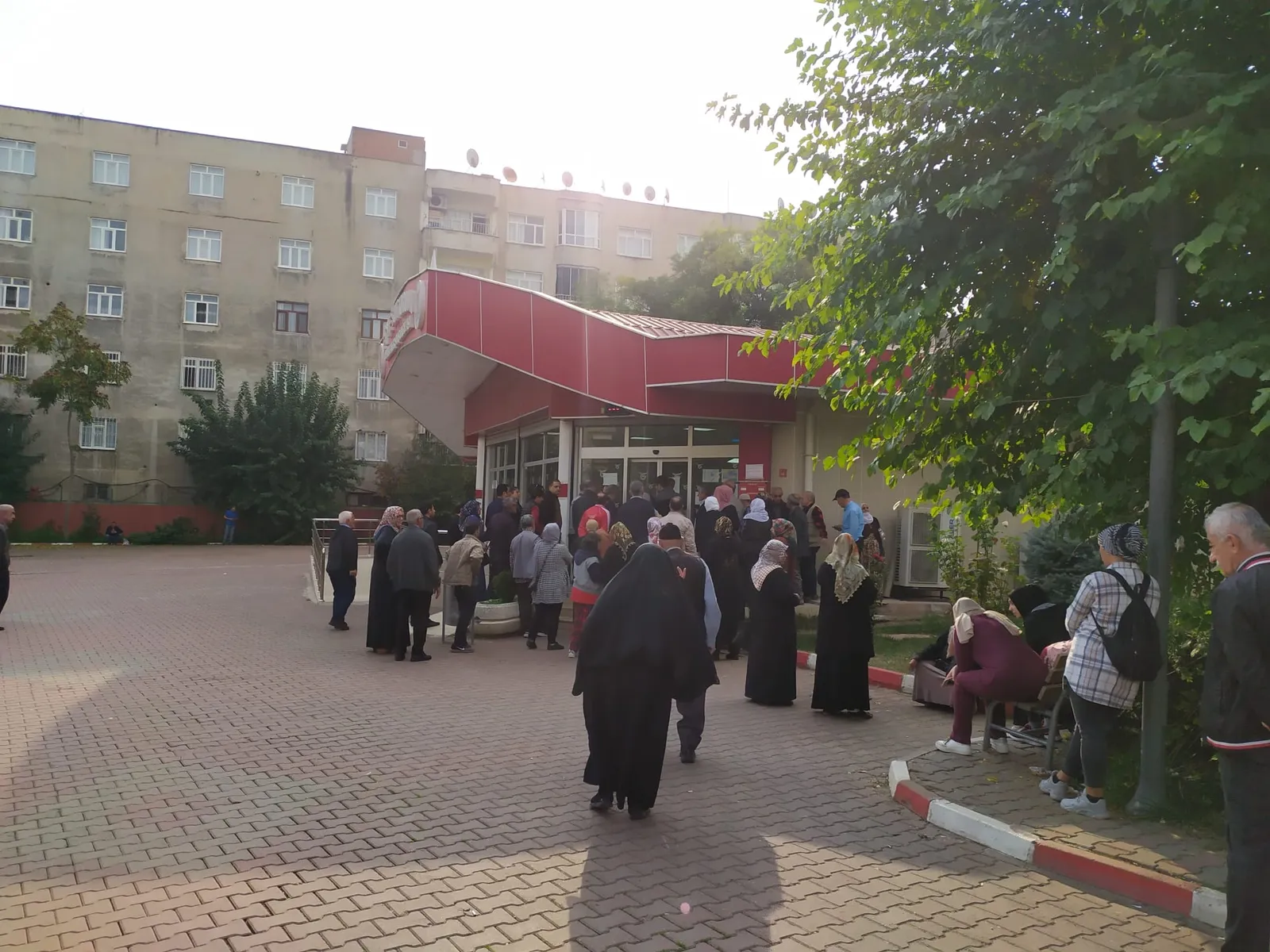 Diyarbakır'da Yoksulluk Manzarası: Sabah 5'te 'Ucuz' Et Kuyruğu