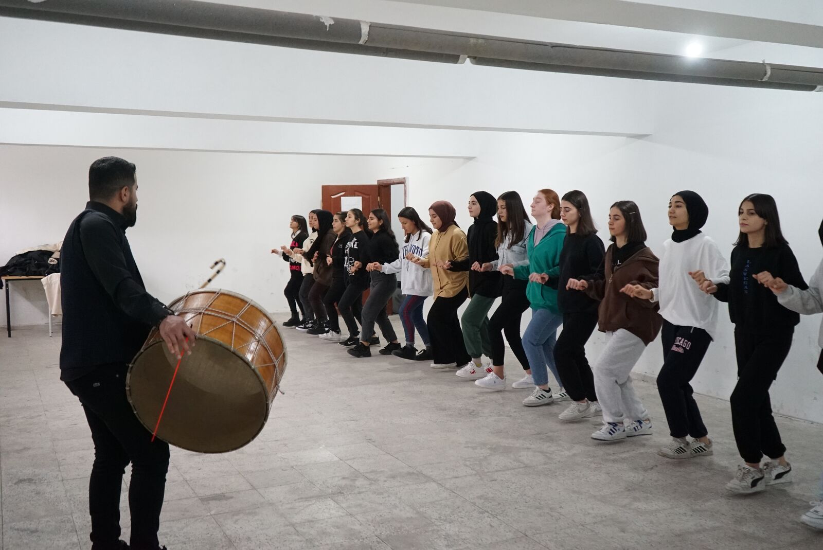 Siirtli Kadınlar Halay Kültürünü Yaşatıyor