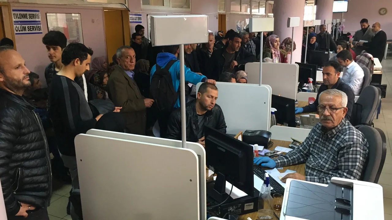 Nüfus Müdürlüğü Yılın En Yoğun Günlerini Yaşıyor