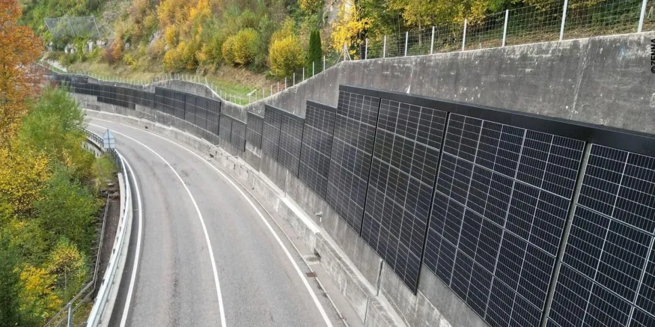 Yol Kenarındaki Duvarlar Güneş Panelleriyle Kaplandı