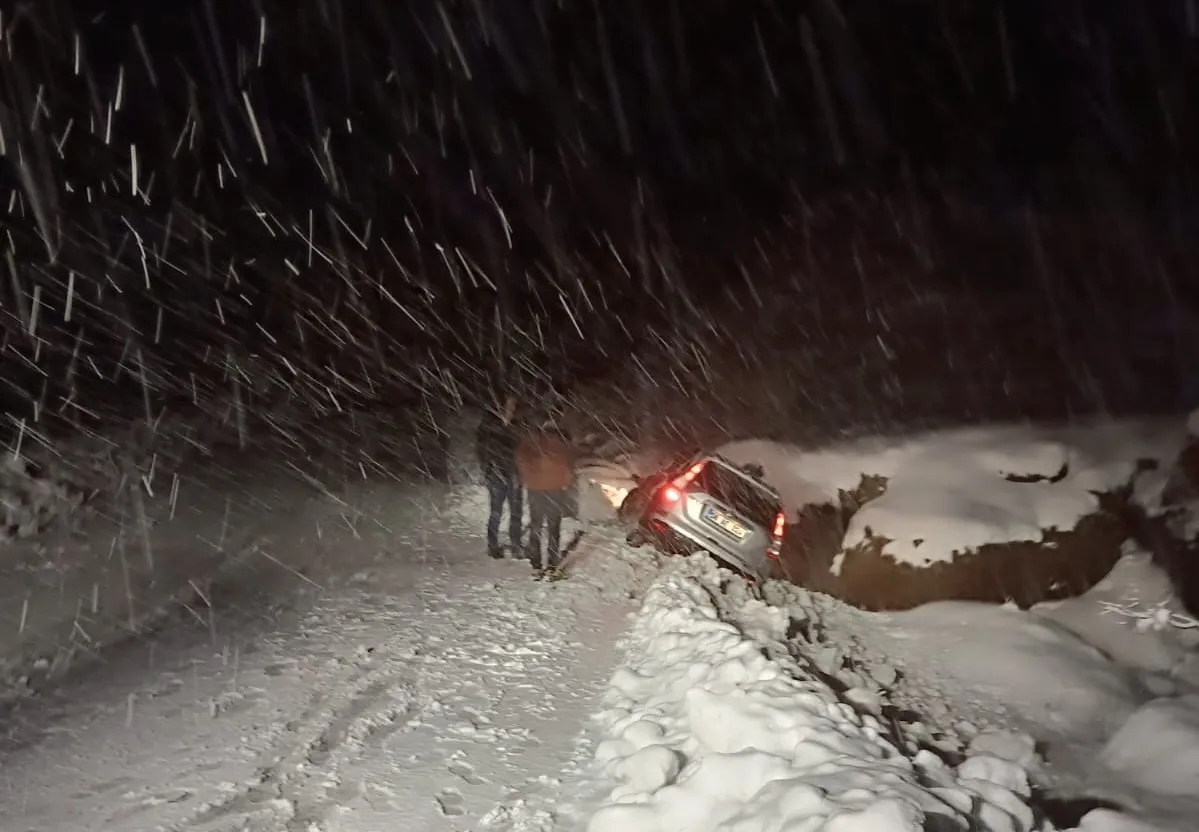 Kar Nedeniyle Mahsur Kalan 3 Kişi Kurtarıldı