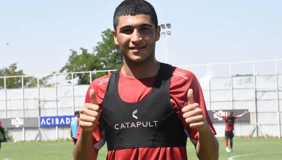 Batmanlı Yunus Emre Konak, Premier League Transfer Oldu