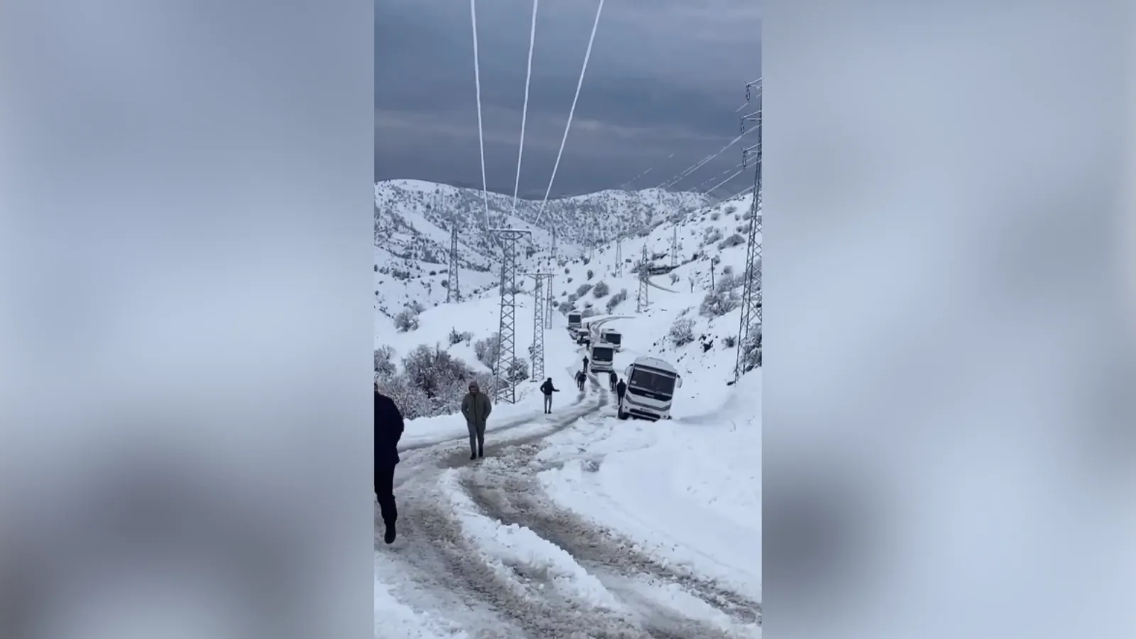 Araçlar Yolda Mahsur Kaldı