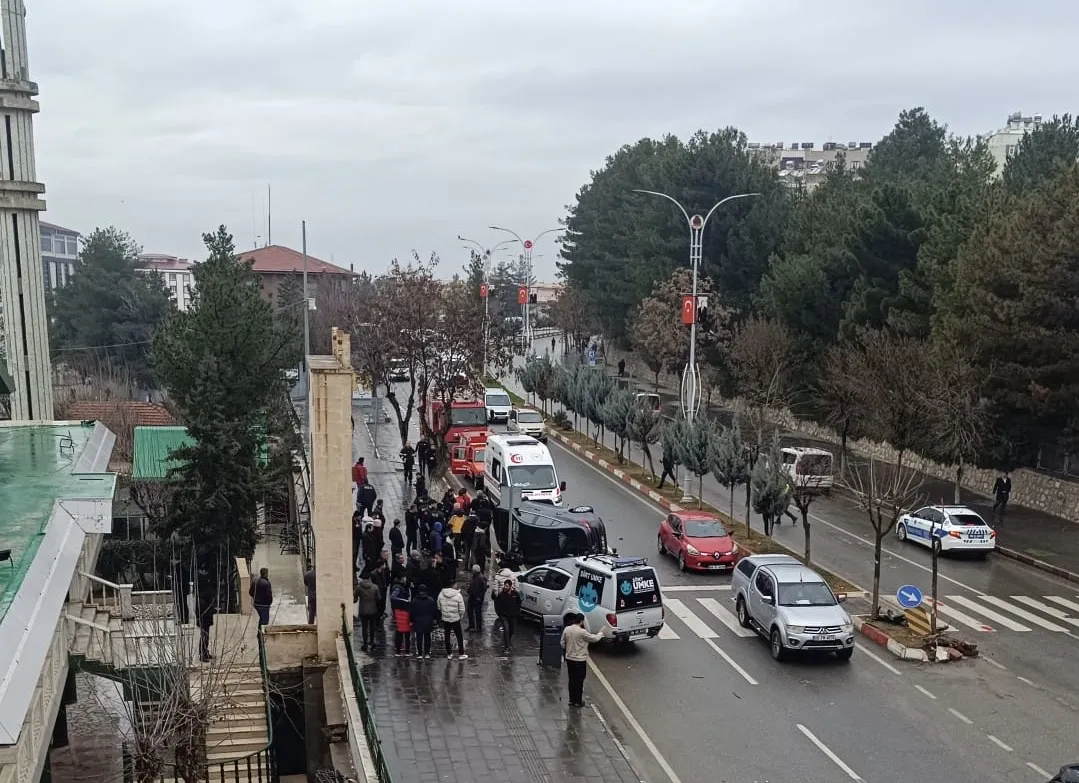 Takla Atan Araçta 1 Kişi Sıkıştı