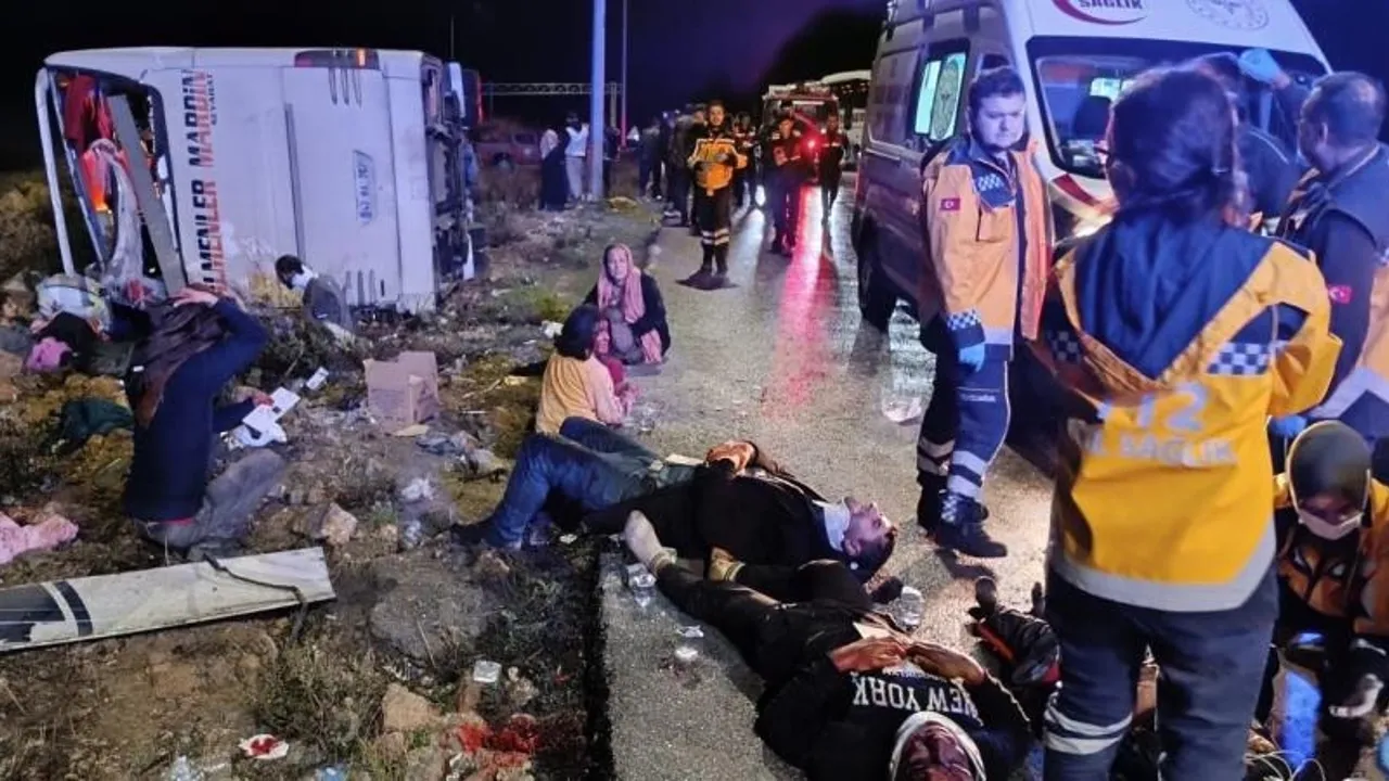 Mardin’e Gelen Otobüs Devrildi: 9 Kişi Öldü, 30 Kişi Yaralandı