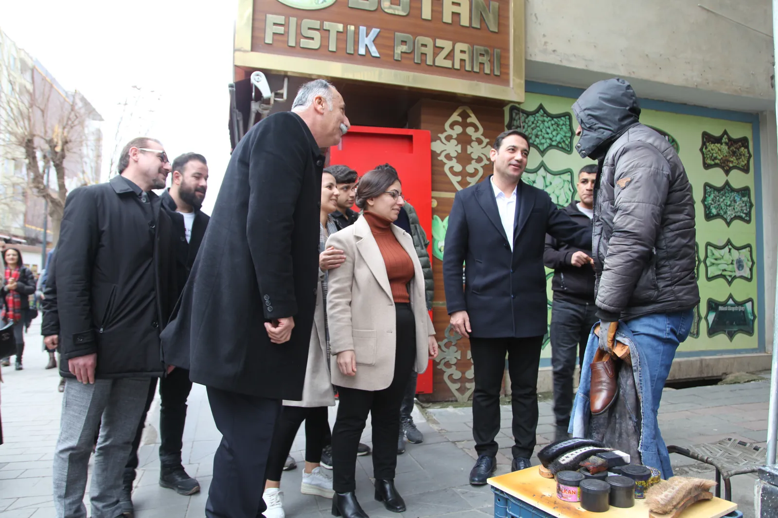 DEM Parti Eş Başkan Adayları Esnafı Ziyaret Etti