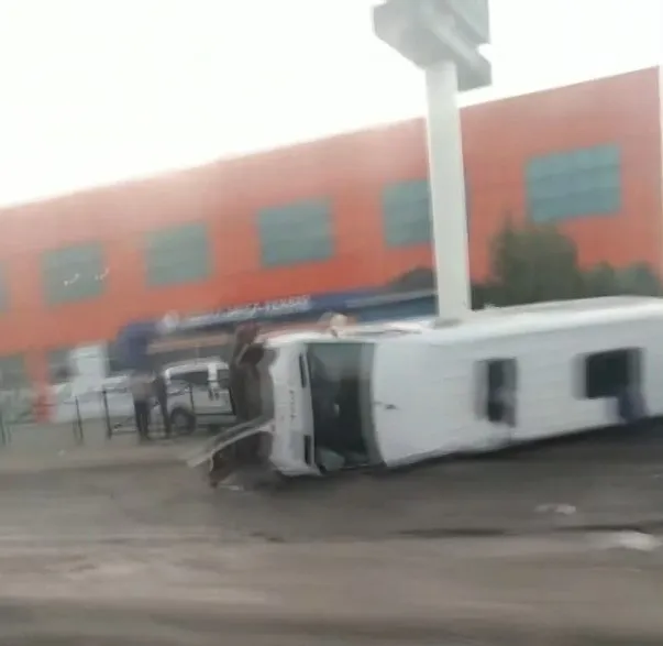 Batman’da Tekstil İşçilerini Taşıyan Minibüs Kaza Yaptı: 10 Yaralı
