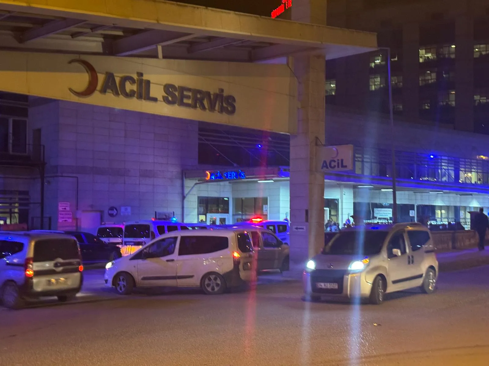 Karşıya Geçmeye Çalışan Çocuğa Araba Çarptı: Durumu Ağır