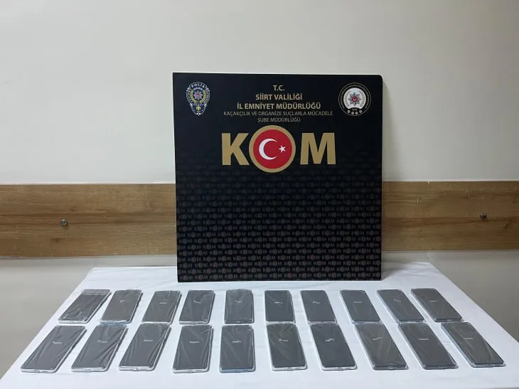 Hoparlörün İçine Gizlenmiş 20 Adet Kaçak Telefon Ele Geçirildi