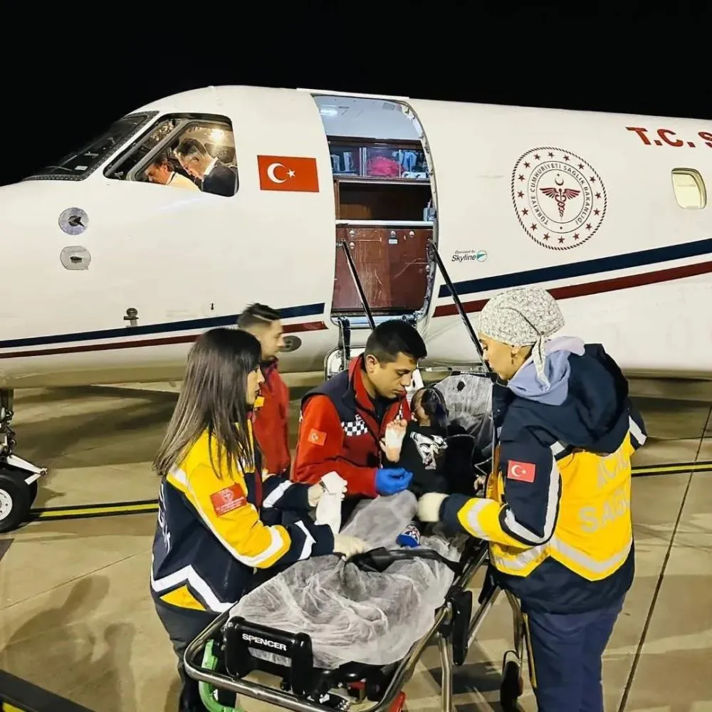 Ambulans Uçak Akciğer Enfeksiyonu Geçiren 2 Yaşındaki Çocuk İçin Havalandı