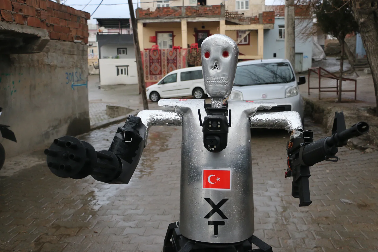 Siirtli Kaşif Yapay Zekalı Robot Asker Yaptı