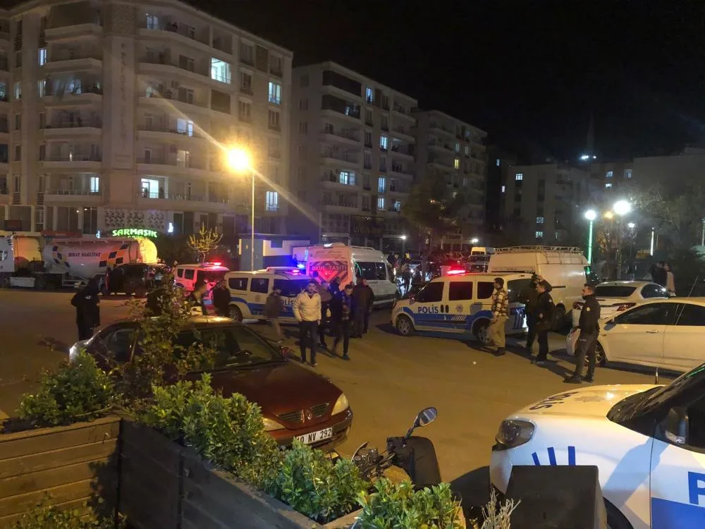 Siirt’te İki Grup Arasındaki Bıçaklı Kavgayı Polis Biber Gazıyla Ayırdı