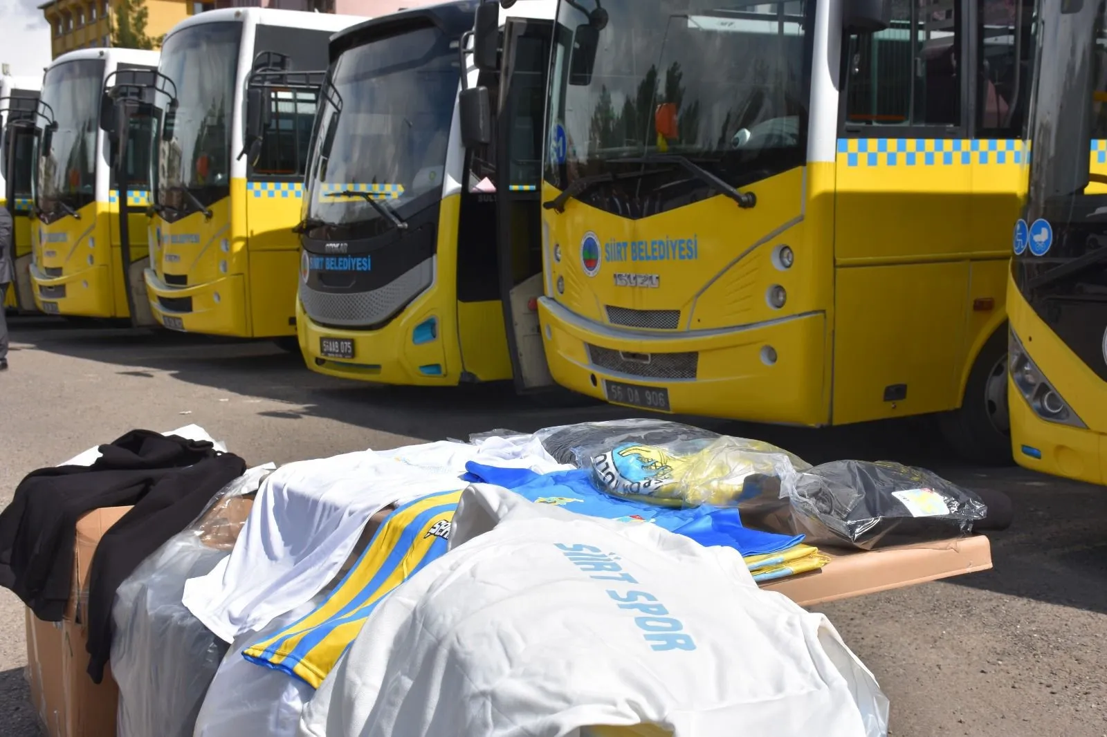 Siirt Belediyesi Halk Otobüsleri Sarı Maviye Boyandı