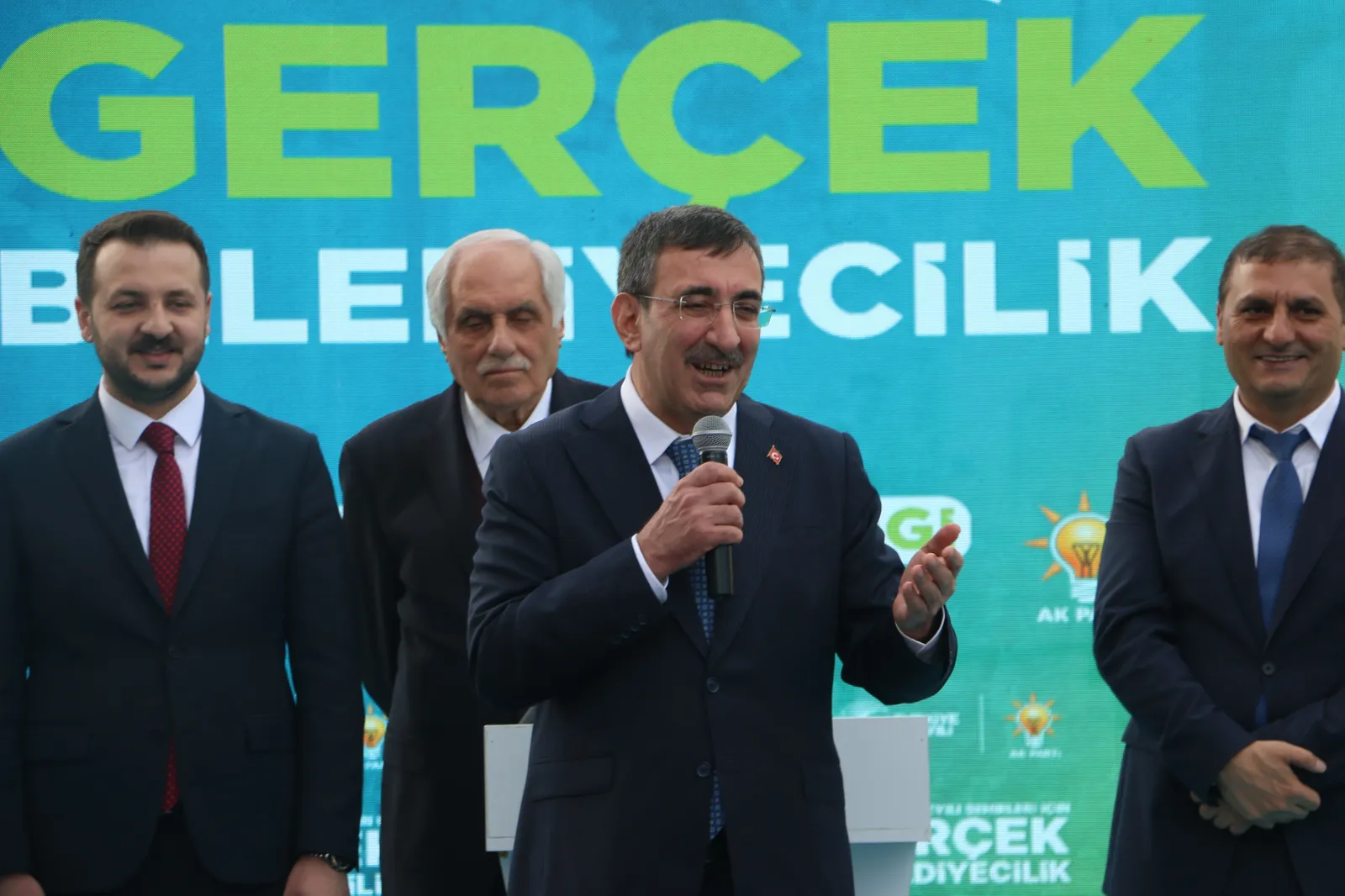Cumhurbaşkanı Yardımcısı Yılmaz: “Gençlerimiz İş Buluyor, Aş Buluyor”