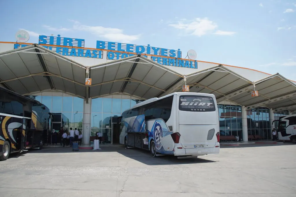 Binlerce Siirtli Oy Kullanmak İçin Geliyor