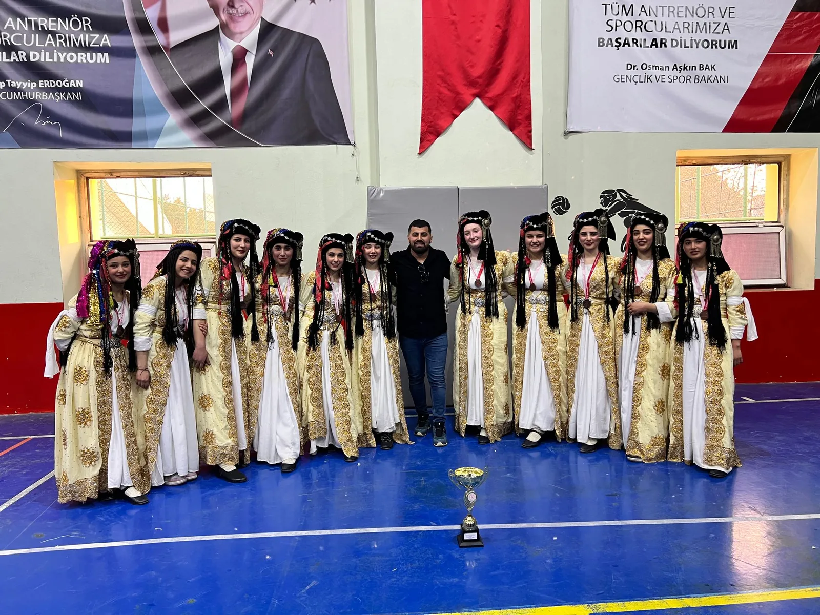 Siirt’te Okul Sporları Halk Oyunları İl Yarışması Yapıldı