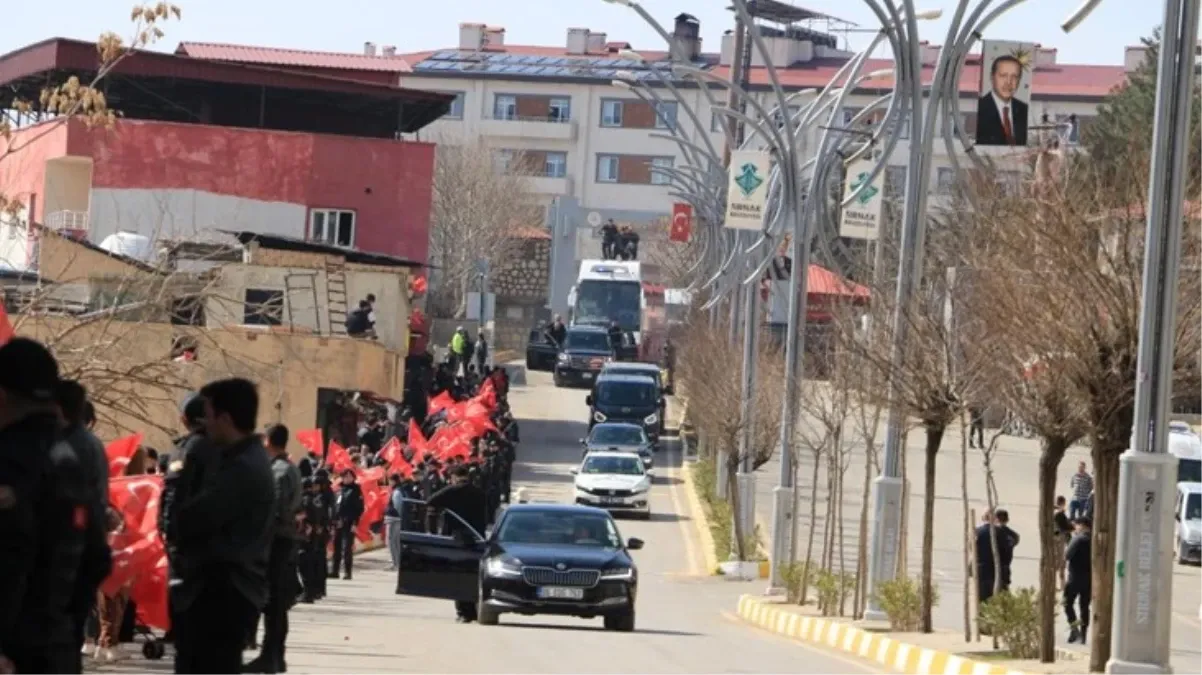 Cumhurbaşkanı Erdoğan'ın koruma ekibi Şırnak'ta trafik kazası geçirdi: 1 polis memuru şehit oldu
