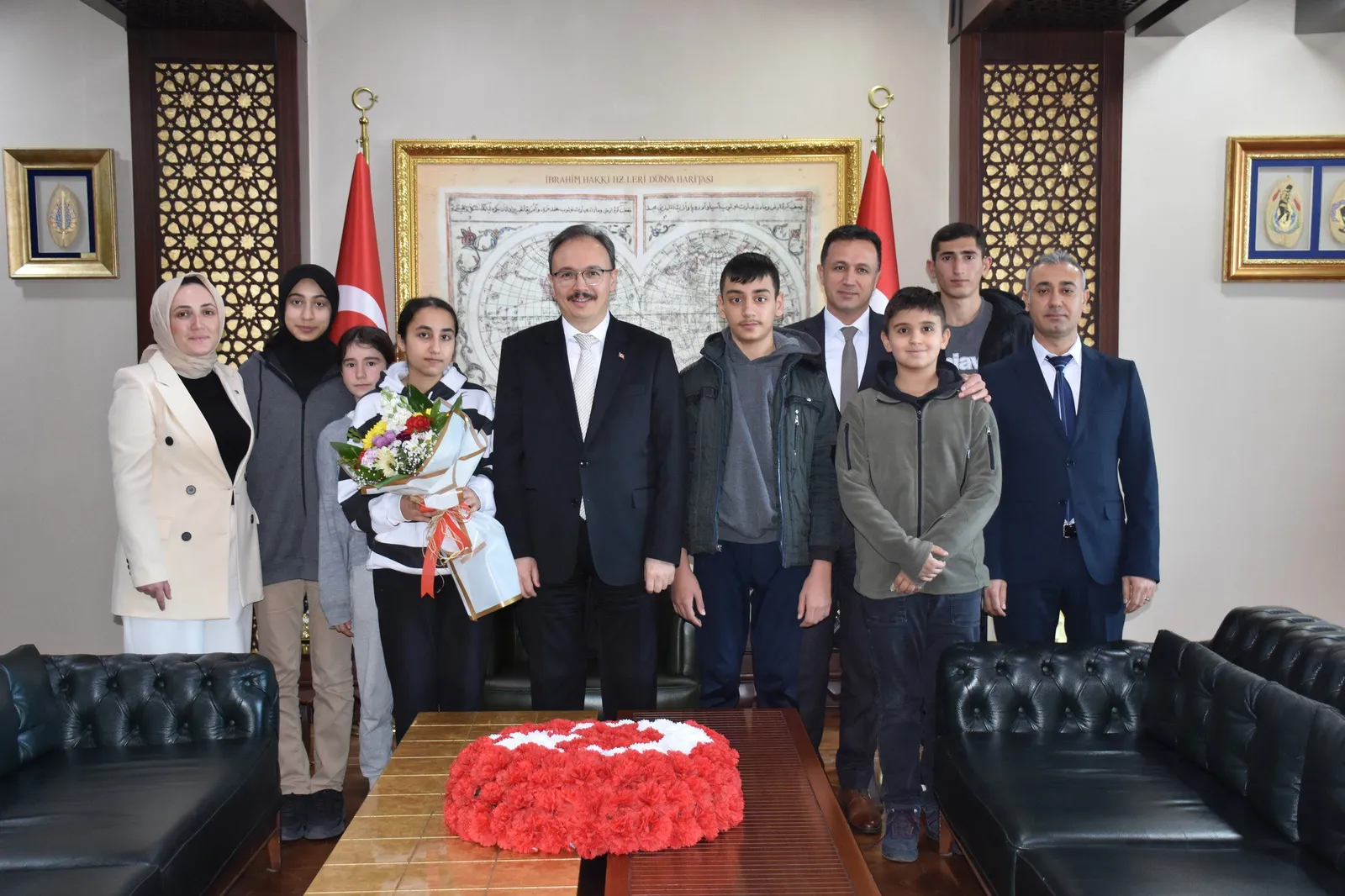 Siirt'te Olmayan Kütüphanenin Haftası Kutlanıyor